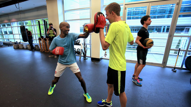 Mo farah boxes with galen 012